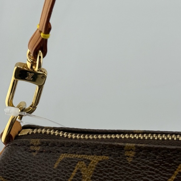 Louis Vuitton Monogram Papillon Authentic hand Bag - Picture 5 of 10